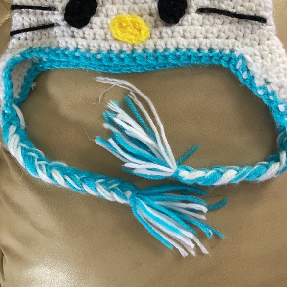 Hello Kitty winter hat - Picture 3 of 8